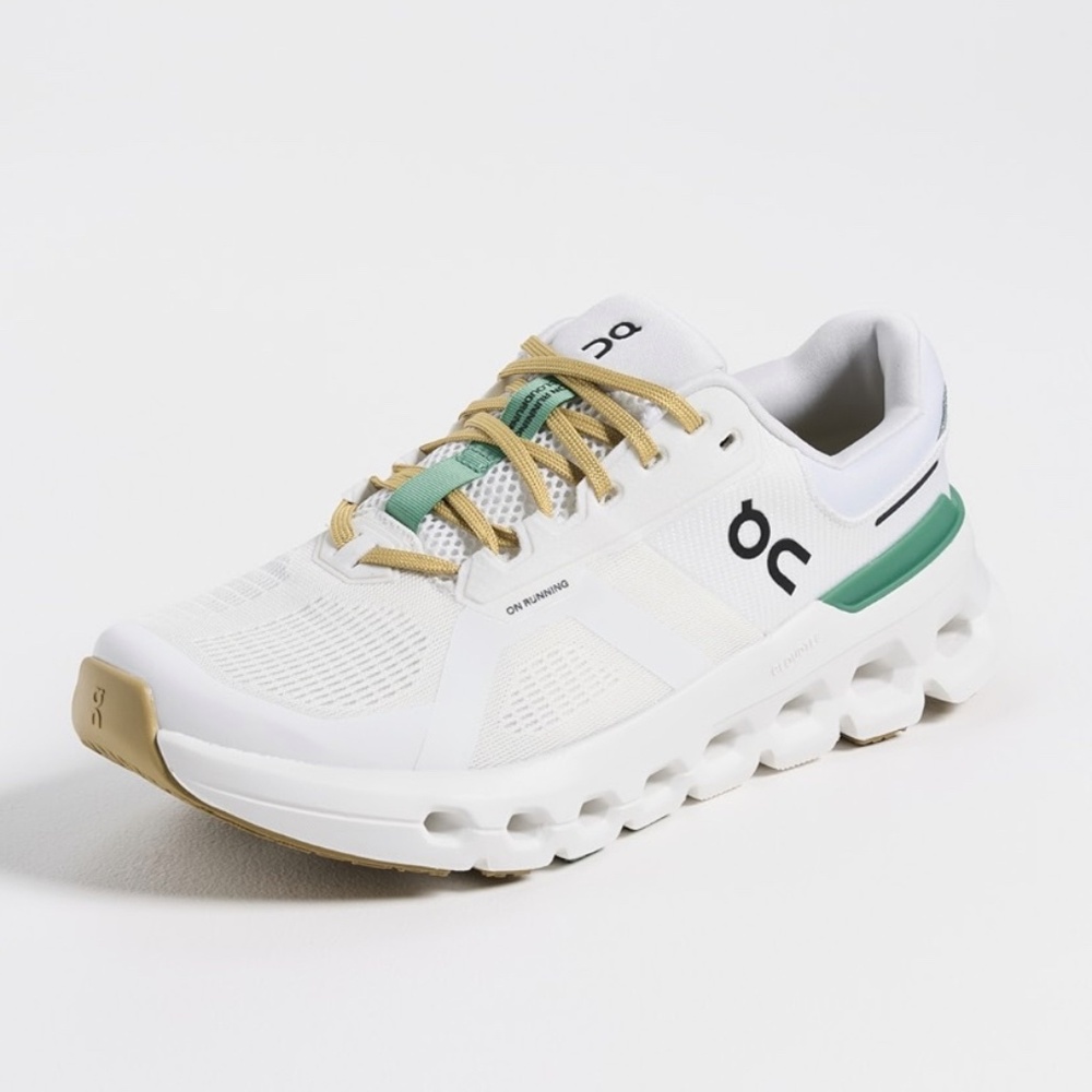 Rare On Sneakers — Size 7,5 – Brand New!